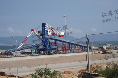 回轉角度110度，兩側堆料